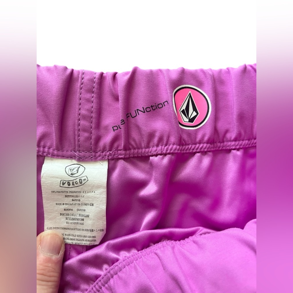Volcom purple/pink shorts in size small - Picture 5 of 5